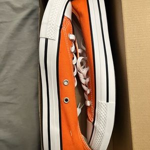 Women’s size 9 converse